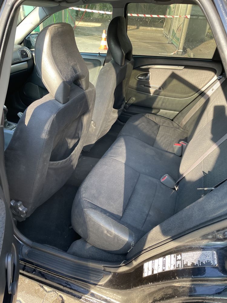 Volvo v40 2002 rok 1,9 tdi.