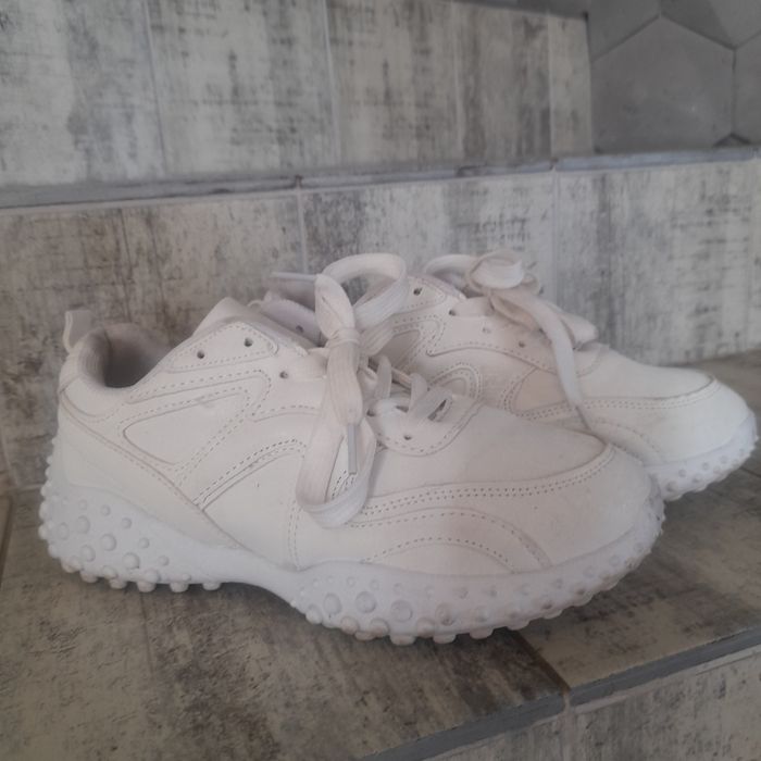 Białe sportowe buty Rozm 37