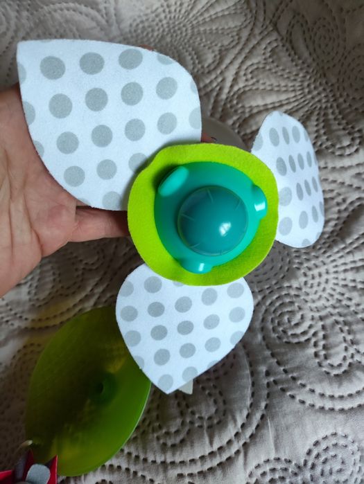 Tiny love karuzela zabawa na łące