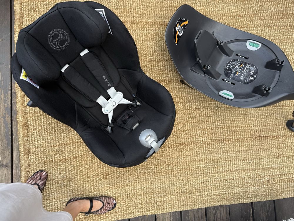 Fotelik Cybex Sirona Z I-size Deep Black 0-18 kg + ochraniacz na lato