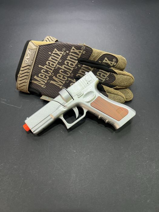 Металевий Глок на пістонах