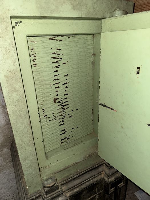 Cofre Antigo J.L. Rocha – R. Almada, Porto | Peça Rara e Decorativa