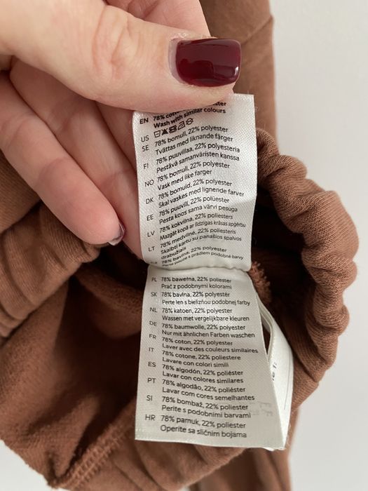 Bluza krótsza czekoladowa lindex 134/140 niebieaki napis