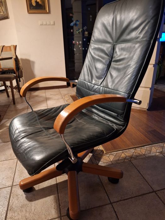 Fotel na kółkach do biurka skóra