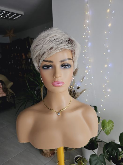 Krótka peruka platynowy blond na odroscie brąz KBS-17 naturalna fryzur