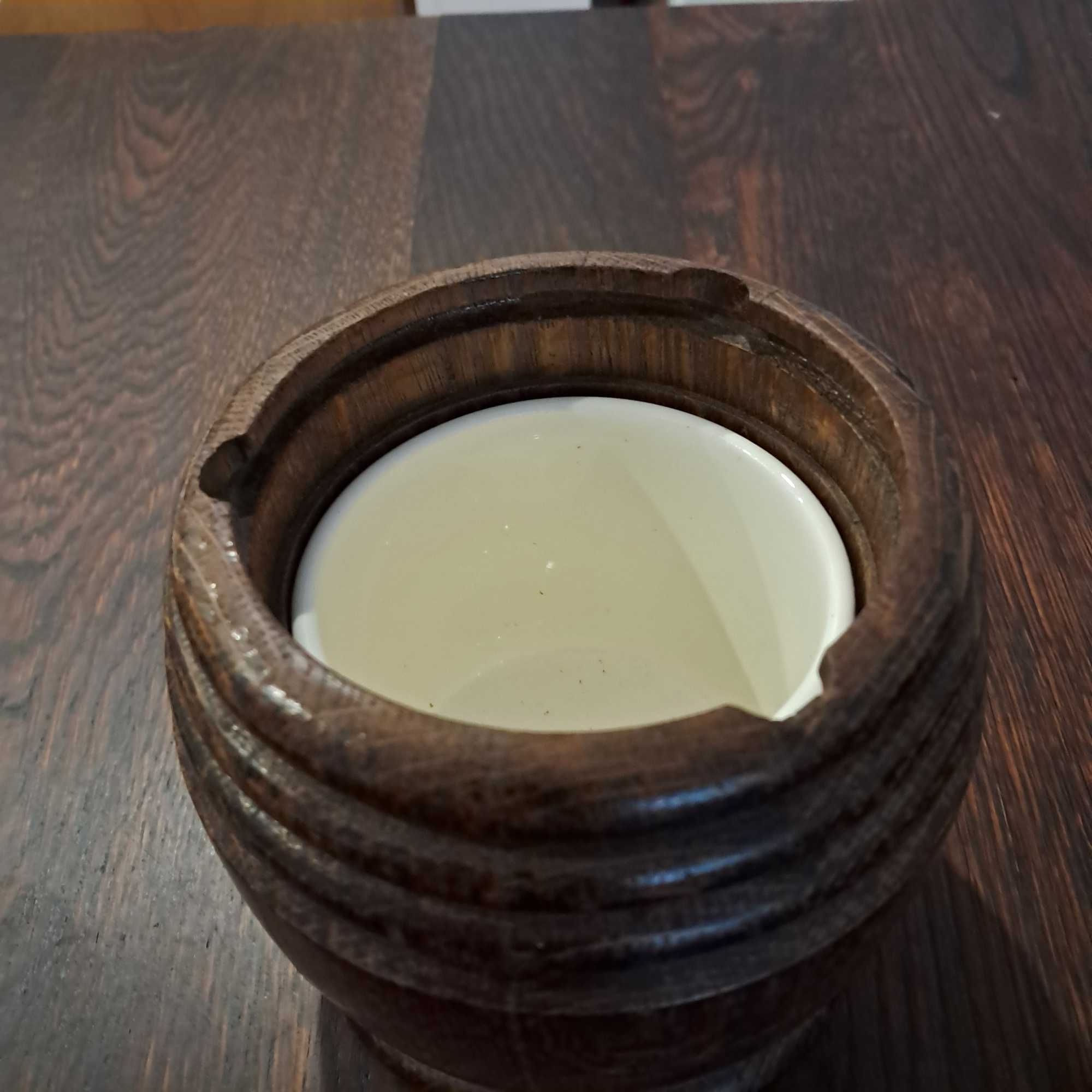 Caixa de cigarros de madeira e porcelana