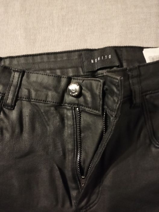 Damskie czarne spodnie gumowane