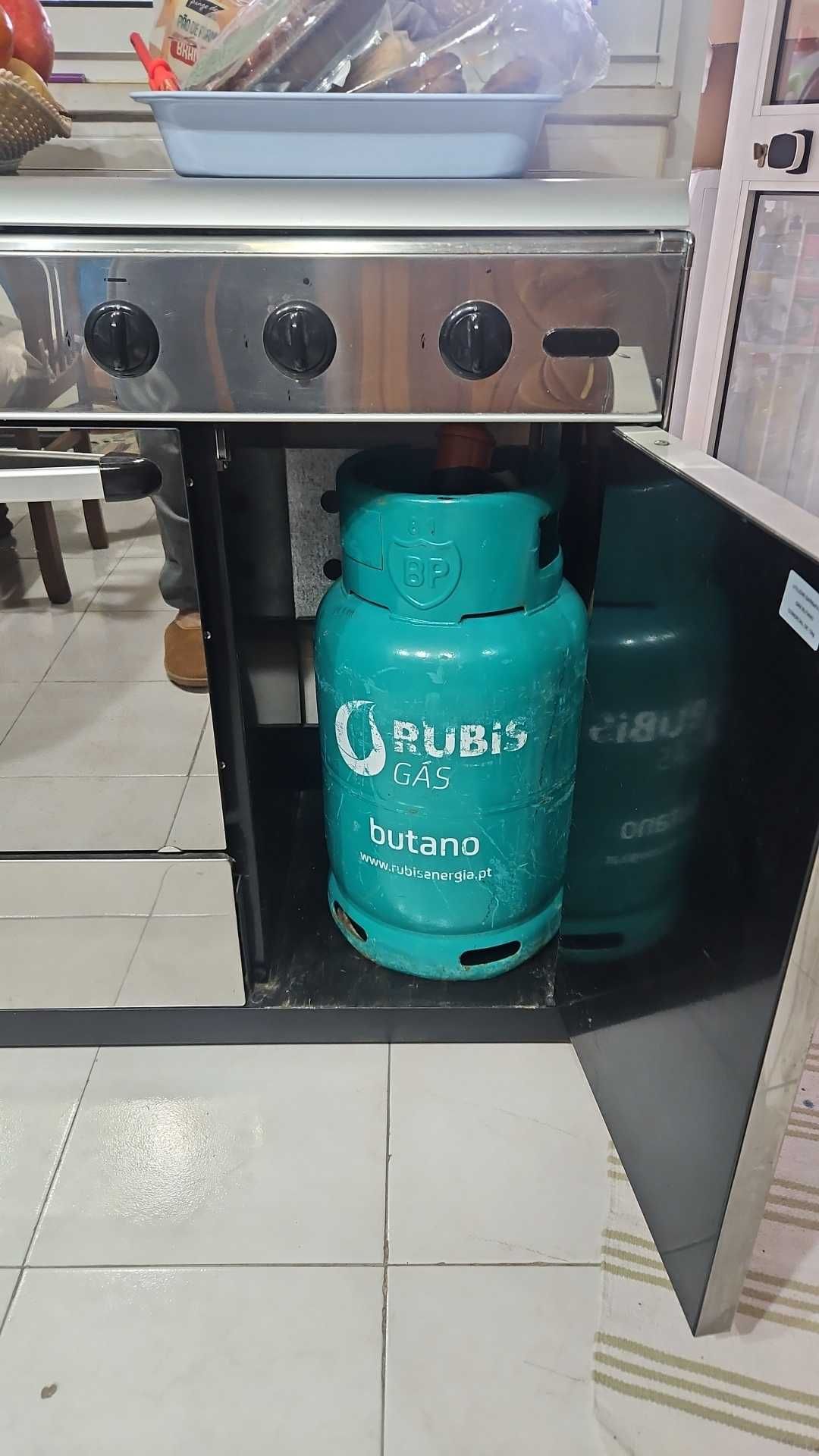 Fogão a gás em bom estado