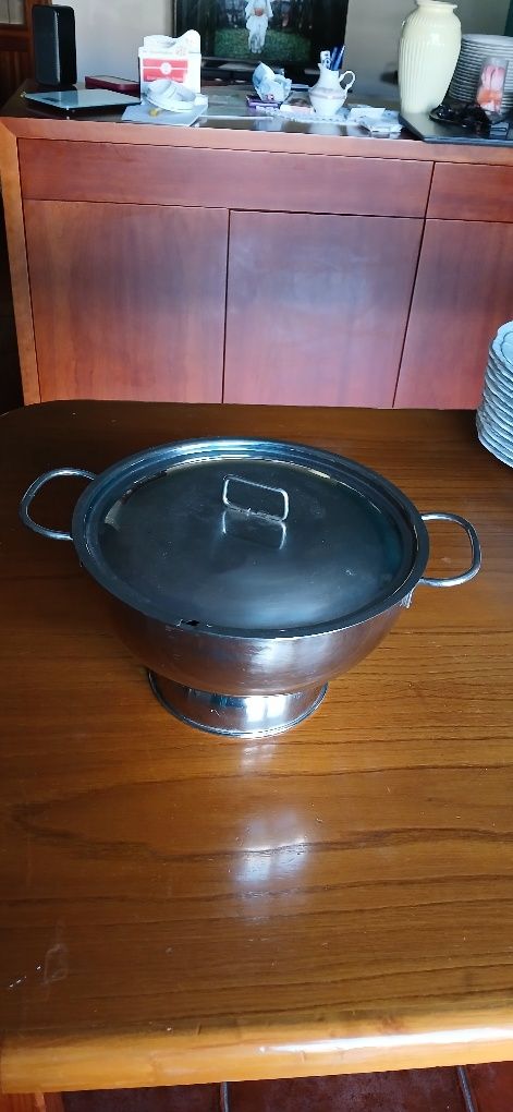 Terrina de inox, com tampa