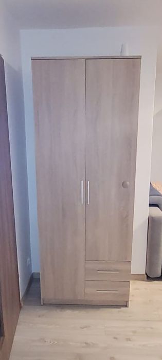 Szafa praktycznie nieużywana
