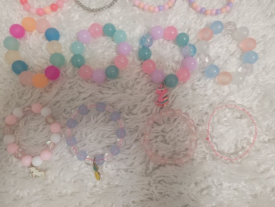 Bransoletki dla dziewczynki. Cena za 30 szt..