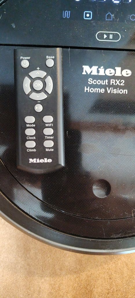 Odkurzacz robot MIELE SCOUT XR 2. Pilot