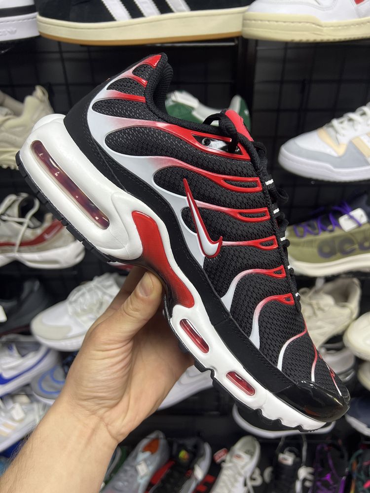 Оригінальні чоловічі кросівки Nike Air Max Plus (DM0032-004)