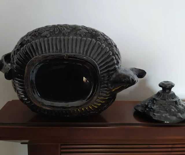 Bule com detalhes em Preto