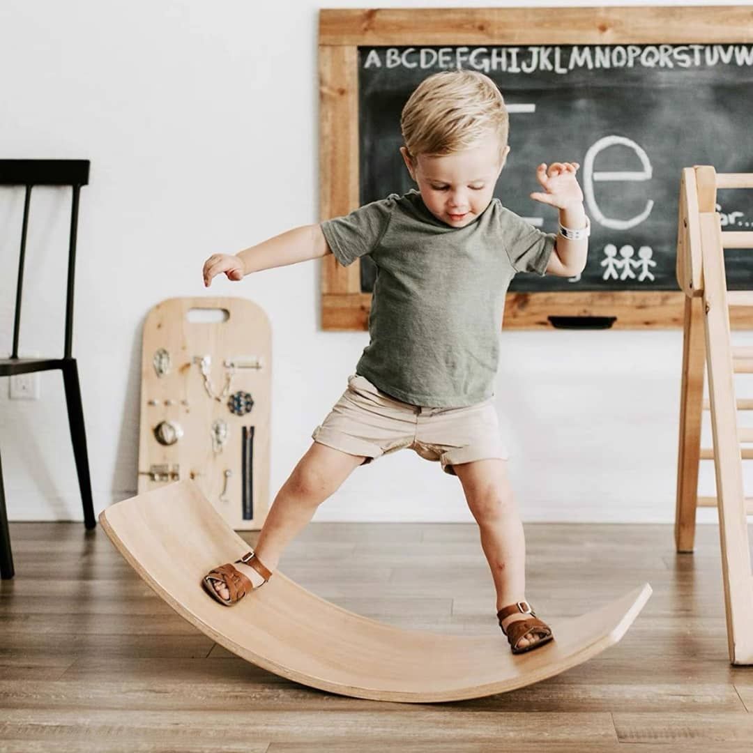 Nova! Tábua de equilibrio Montessori Wobbel madeira envernizada