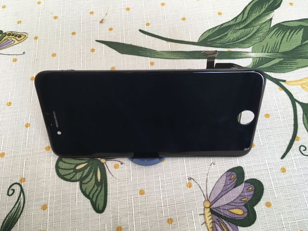 Оригінальний дисплейний модуль iPhone SE 3 з дефектом