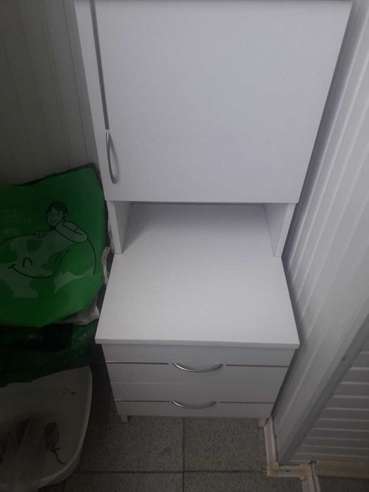 Приліжкова тумбочка