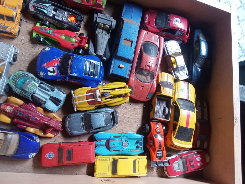 25 carrinhos coleção. Maserati, Jaguar Limousine.