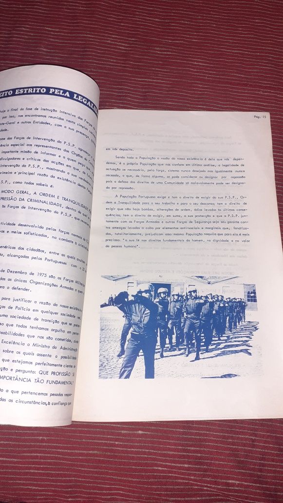 Revista Acção 1976 PSP forças de intervenção polícia raro