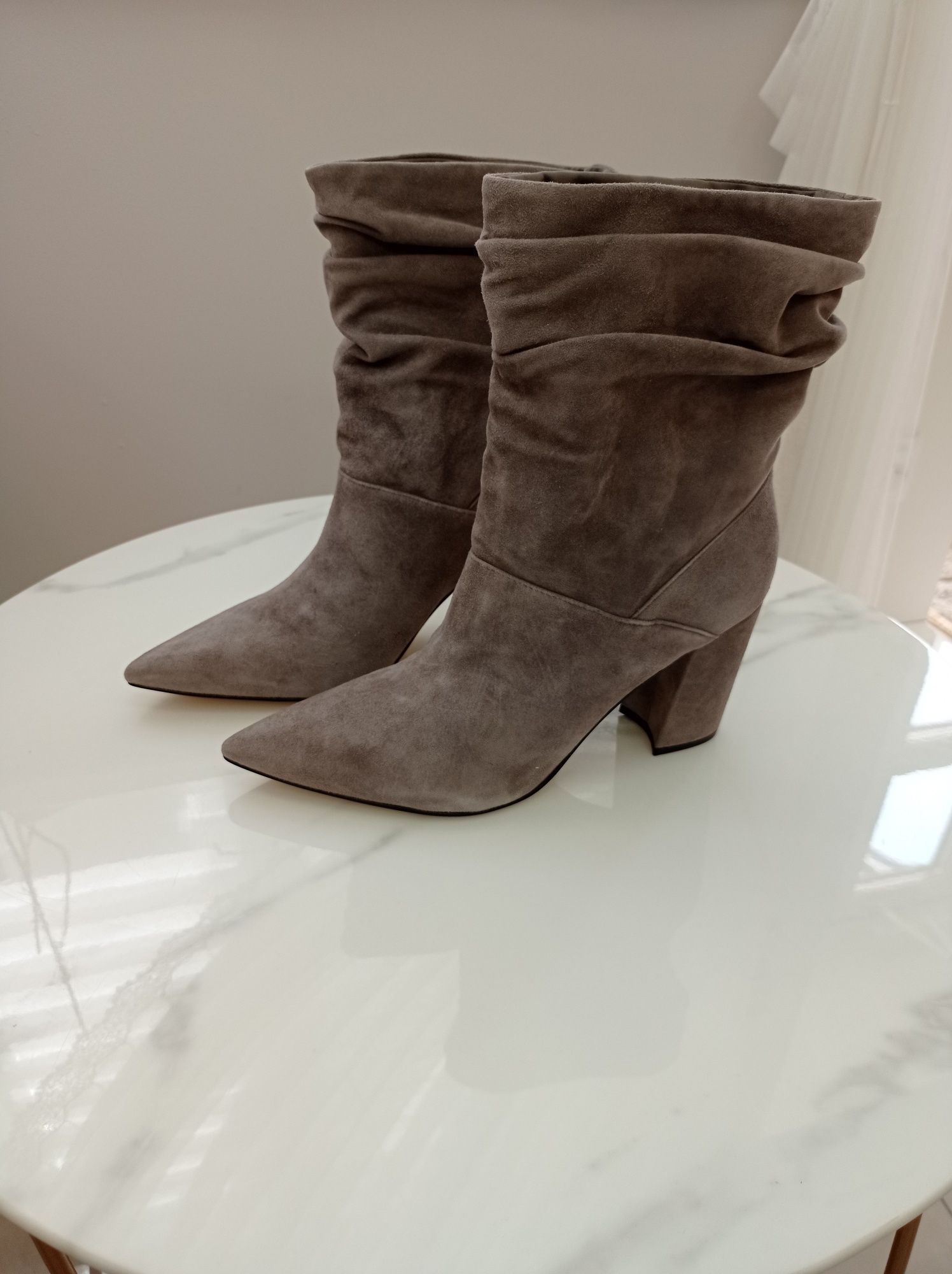 Черевики - козаки від Nine West. Light Gray Suede.