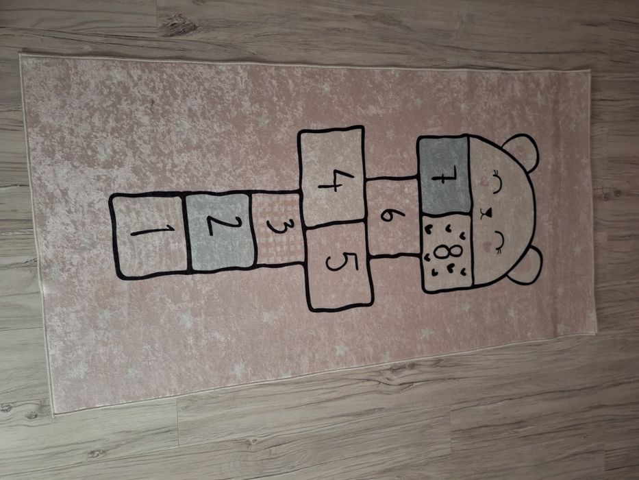 Różowy dywan z misiem 150x80 cm klasy NOWY