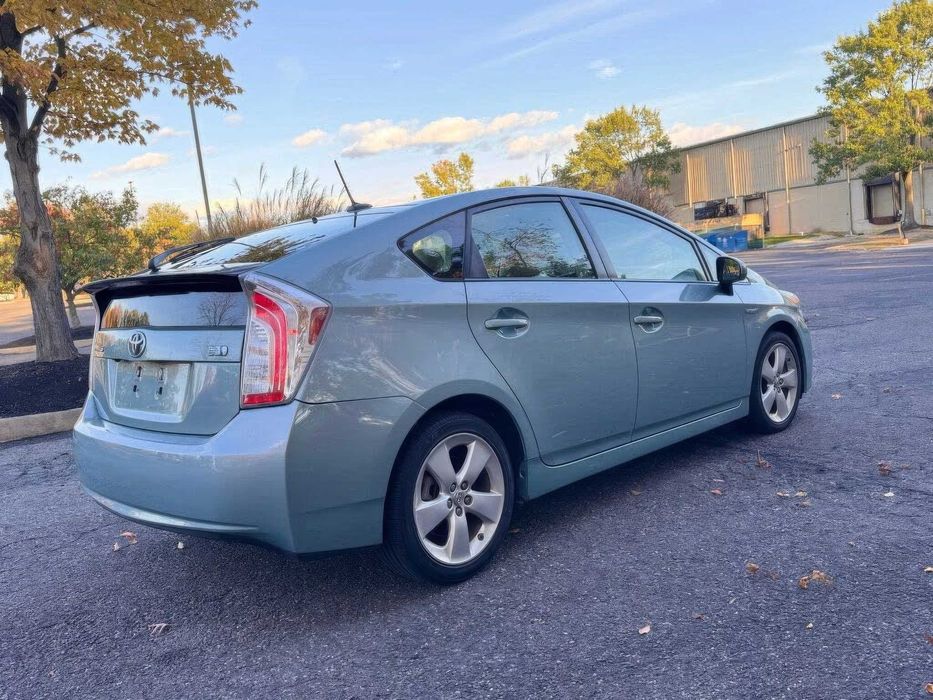 Toyota Prius Five      2013
