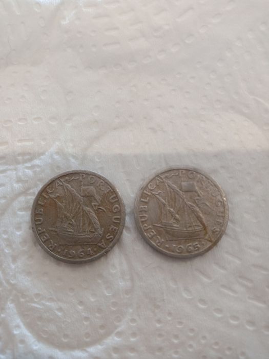 Vendo duas moedas 2,50 escudos antigad tigas