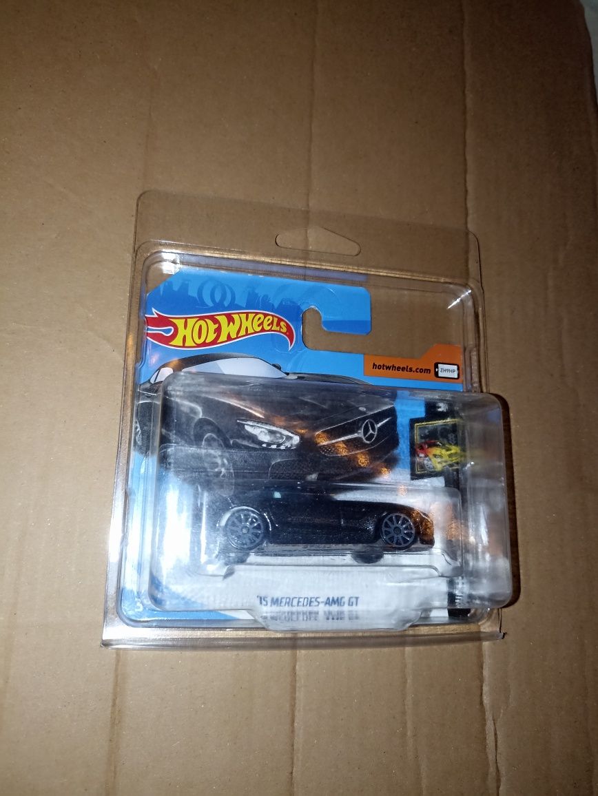 Hot Wheels '15 Mercedes AMG GT czarny + protektor