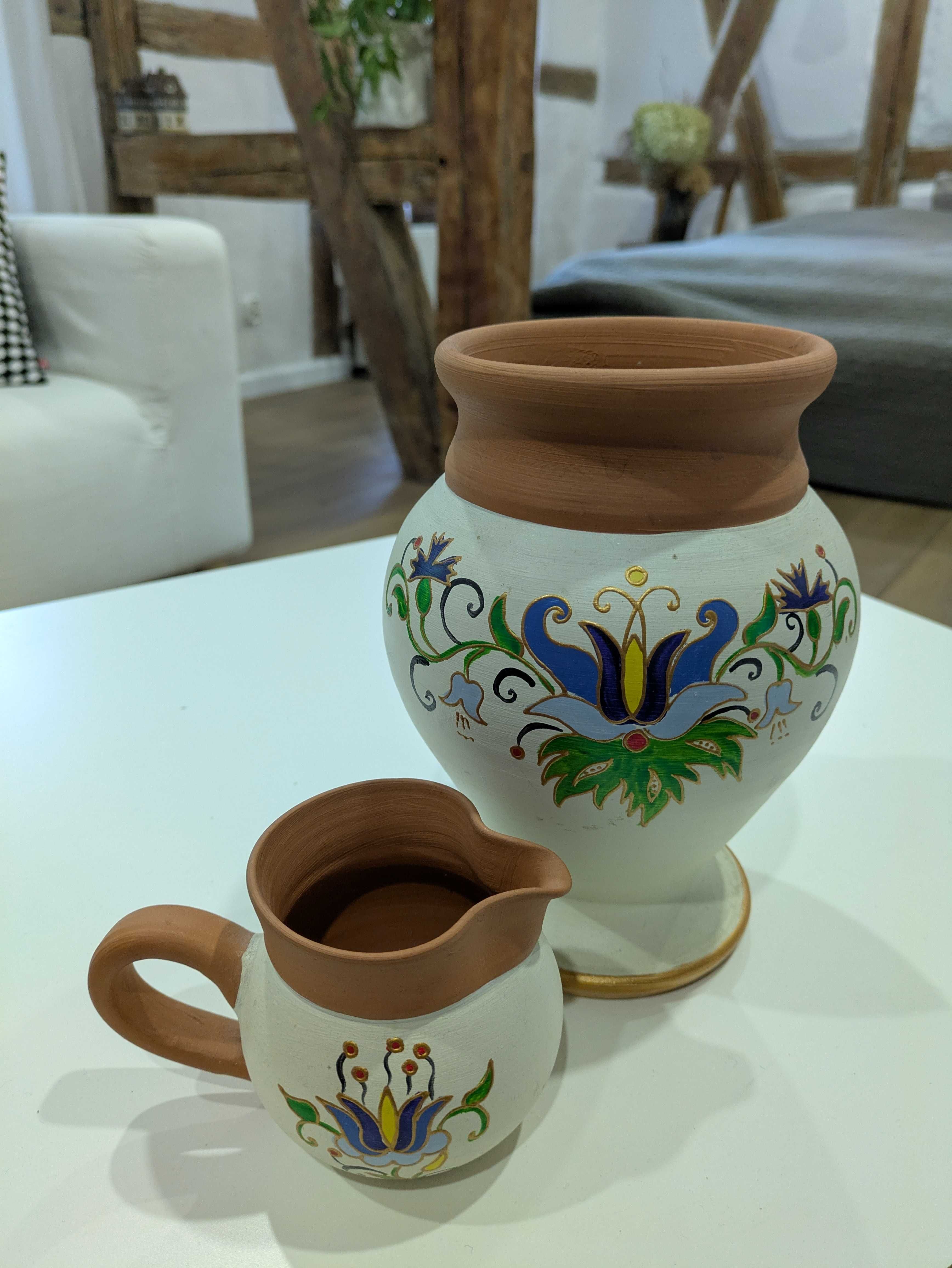 Ręcznie malowane kaszubskie dzbanki ceramiczne – komplet 2 sztuki