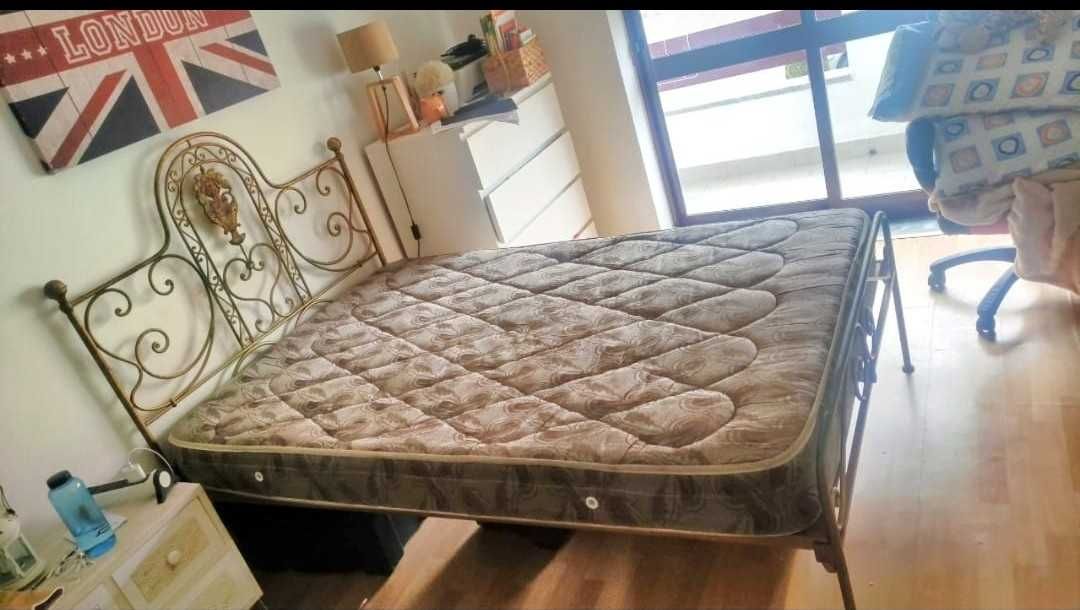 Jogo de sofá cama+2poltronas+cama ferro(solteirão,1,83x1,18)+colchão.