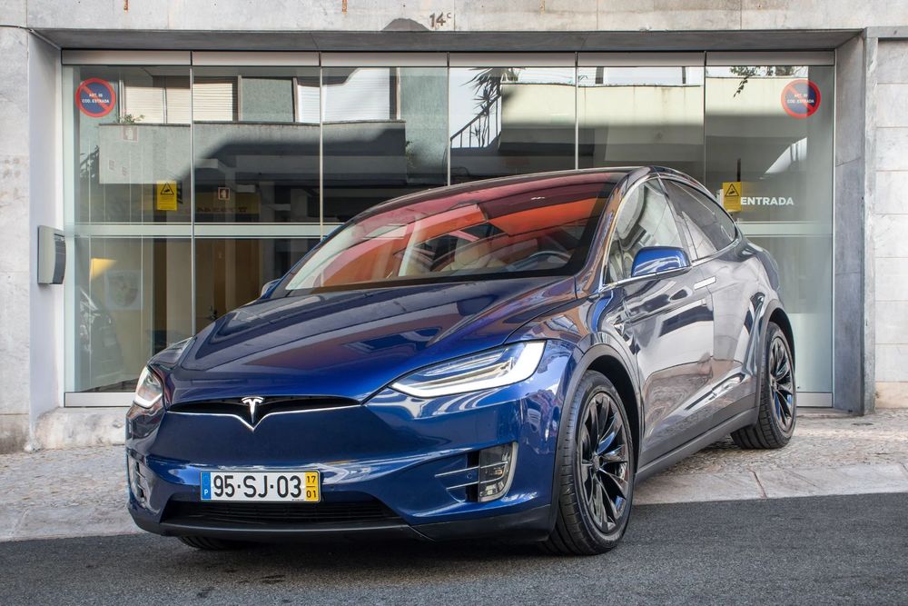 Tesla Model X 90D