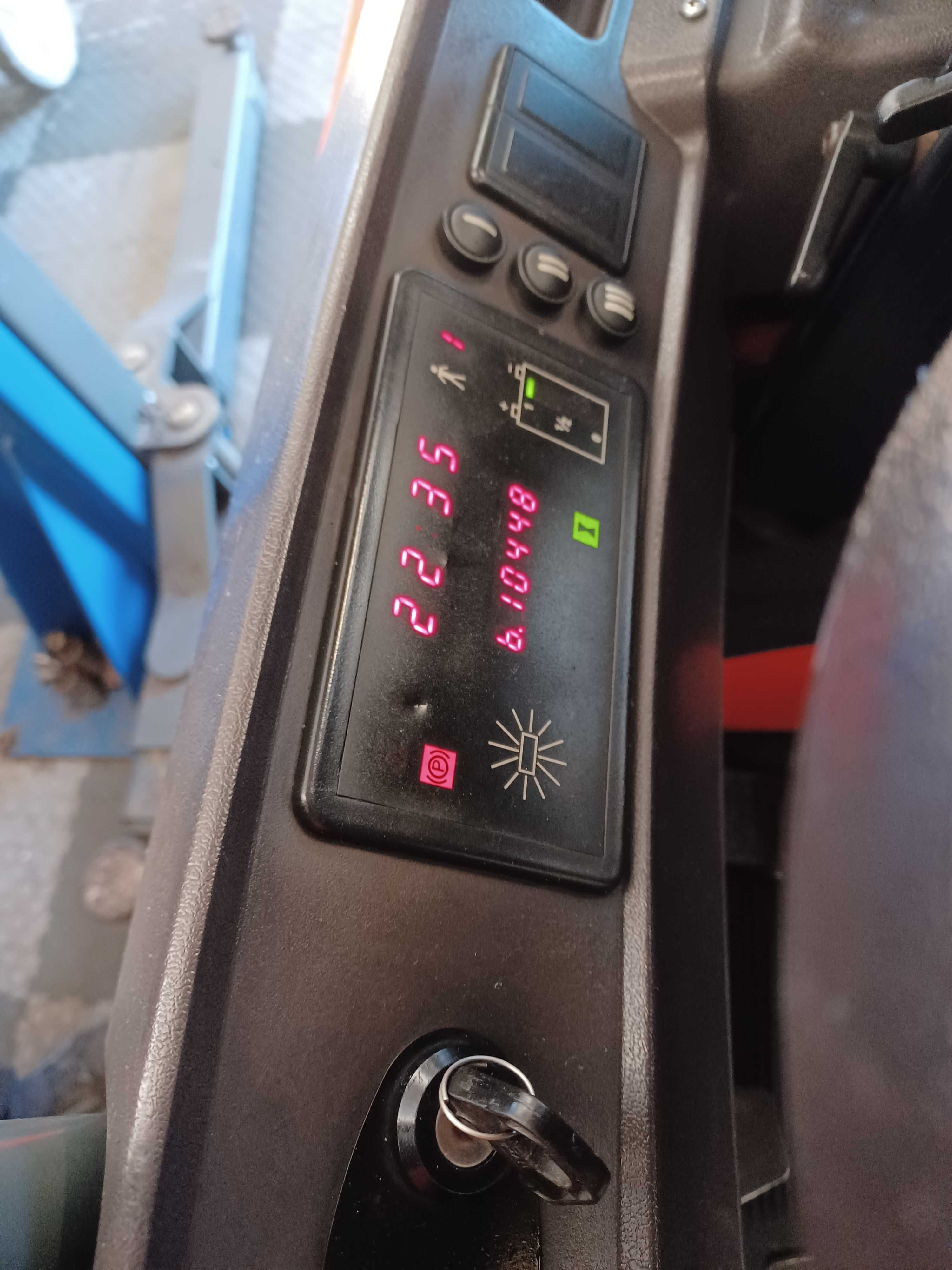 Wózek widłowy boczny  wysokiego składowania Toyota 7FBRE16 po serwisie