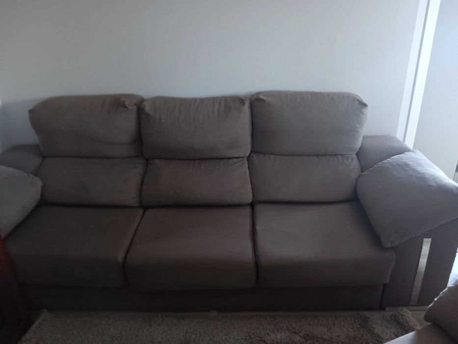 Sofa Cor Taupe em tecido