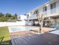 Moradia de Luxo T5+1 em Carnaxide