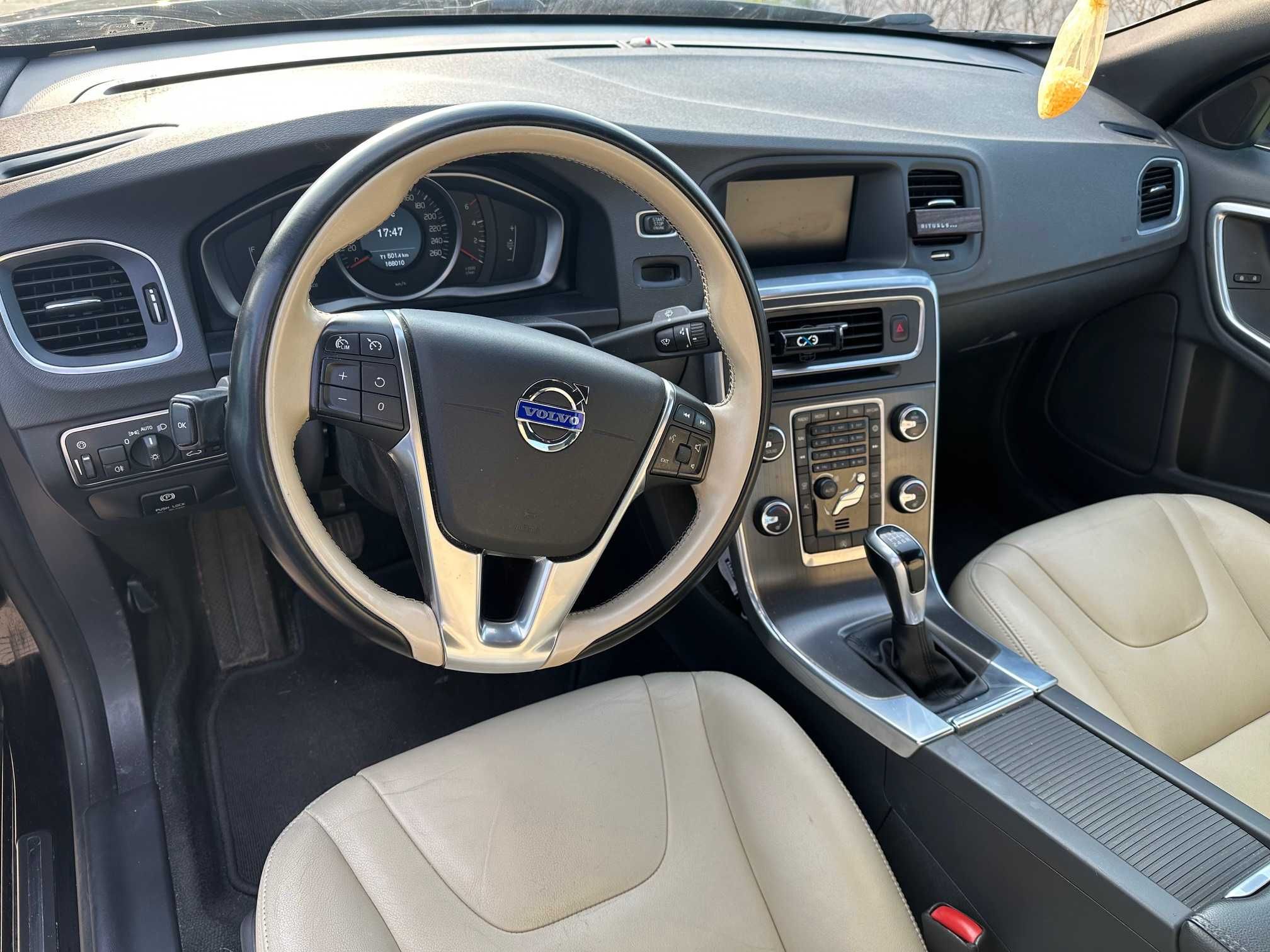 Volvo S60 II 2.0 D4 Drive-E Momentum