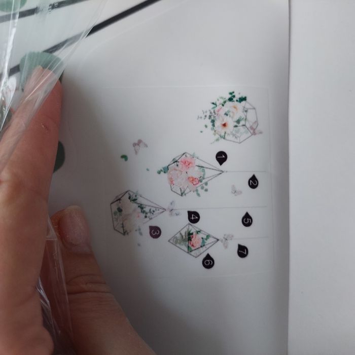 Наклейки на стіну декор