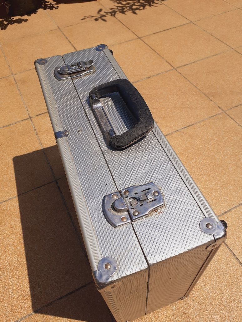 Walizka aluminiowa narzędziowa 45x33x15
