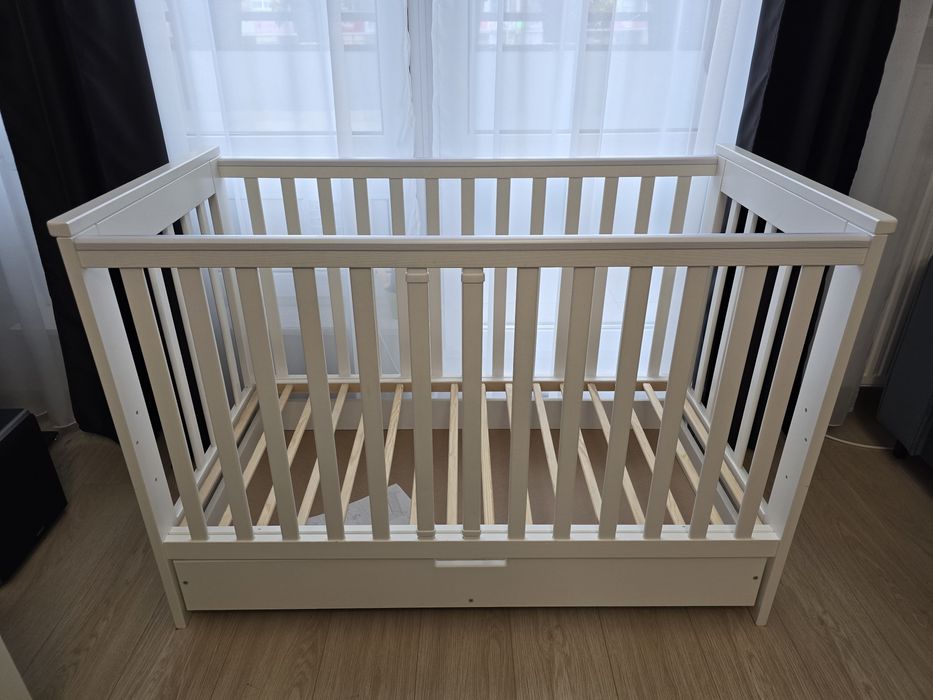 KLUPŚ Łóżeczko IWO białe z szufladą 120x60 plus materac Fiki Miki