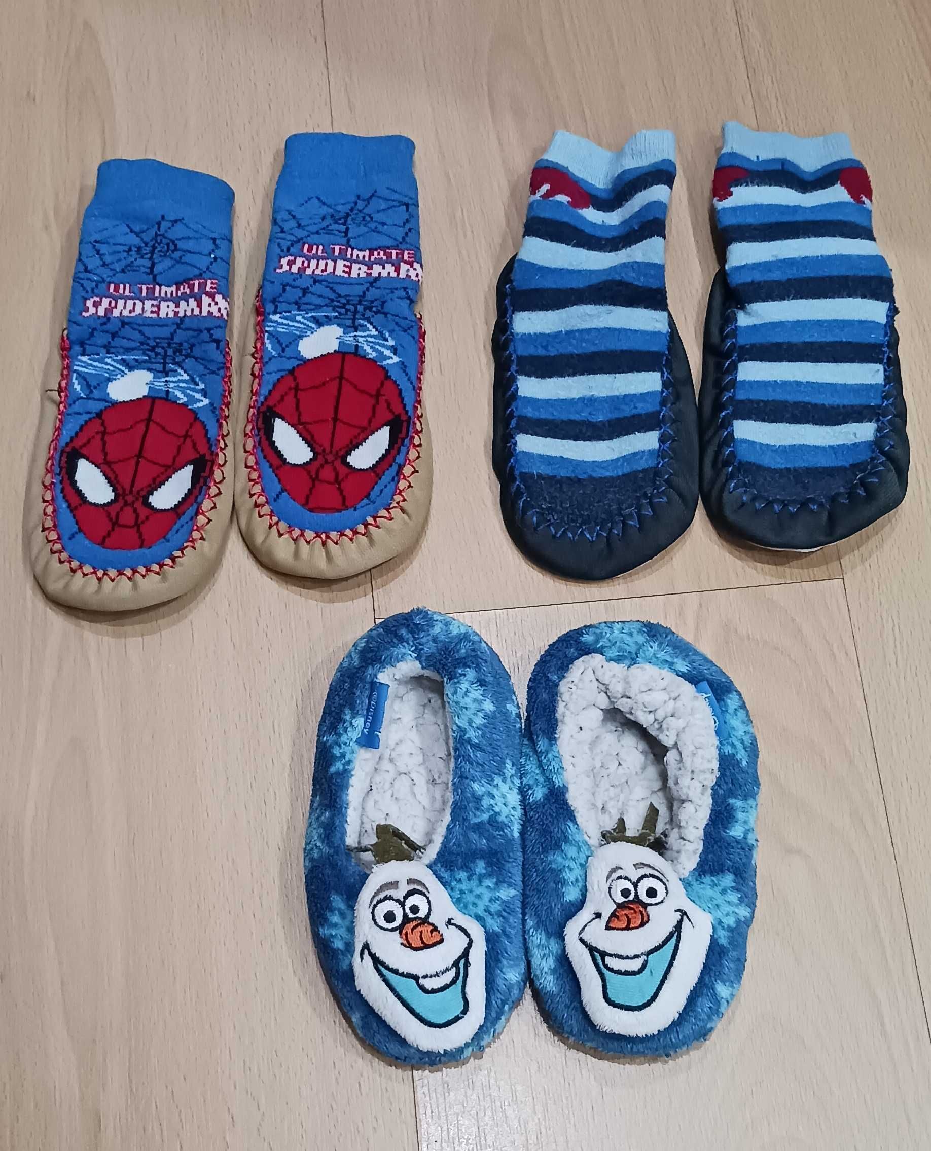 Lote de pantufas para criança