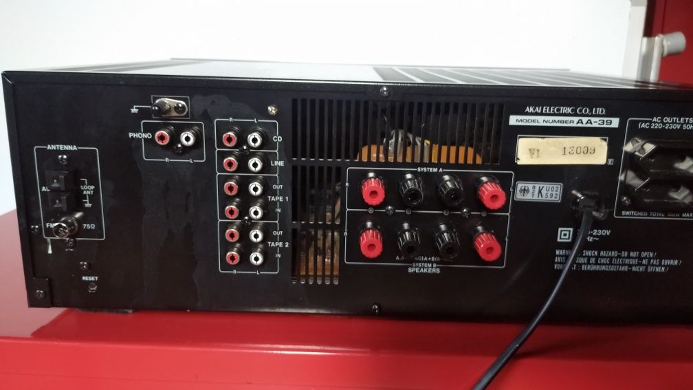 Potężny amplituner Stereo  AKAI AA-39