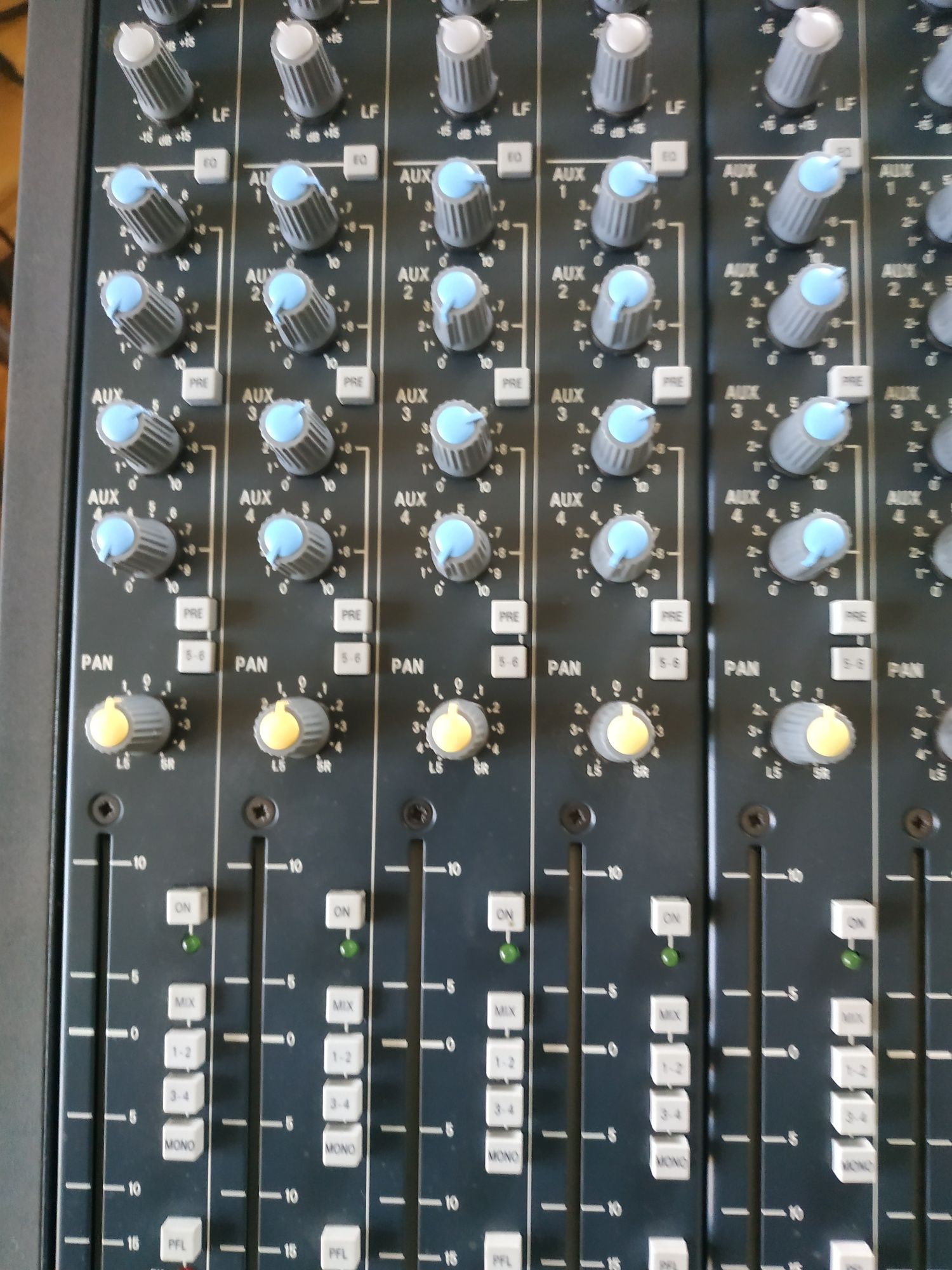 Soundcraft k1 микшерный пульт