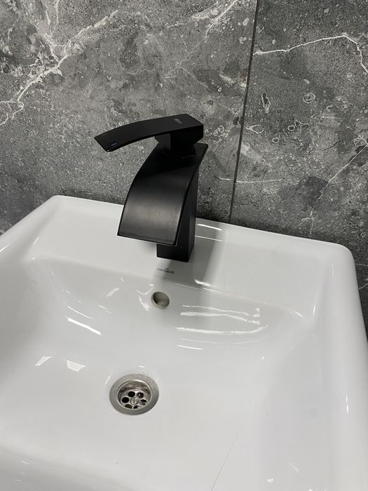 Bateria umywalkowa REA czarna