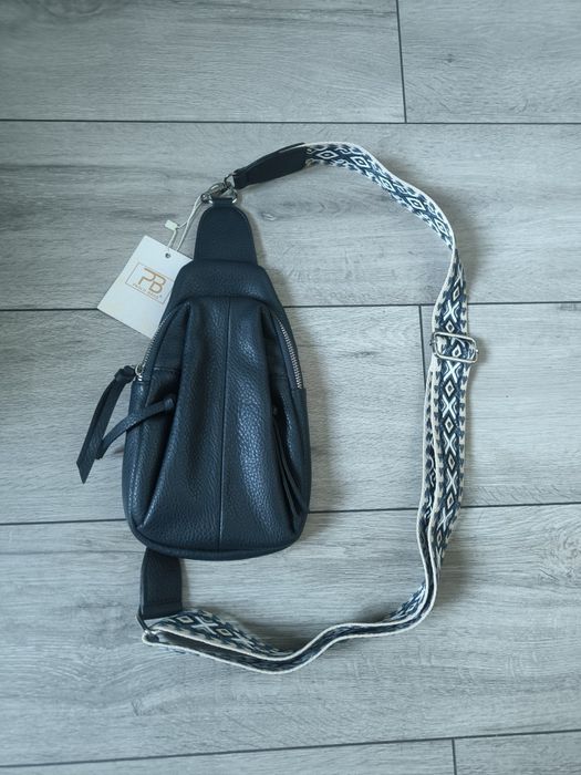 Piękna włoska nerka saszetka granatowa nowa