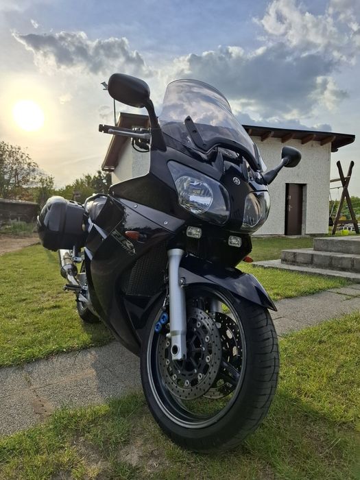 Yamaha FJR 1300 – 2001 r. – bez wkładu, po serwisie!

Sprzedam zadbaną