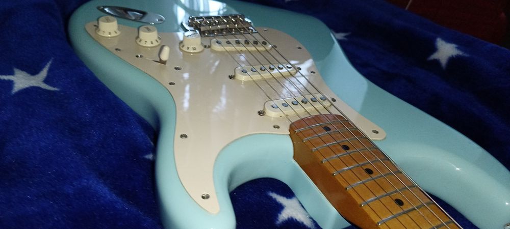 Гитара Фендер класика 50'