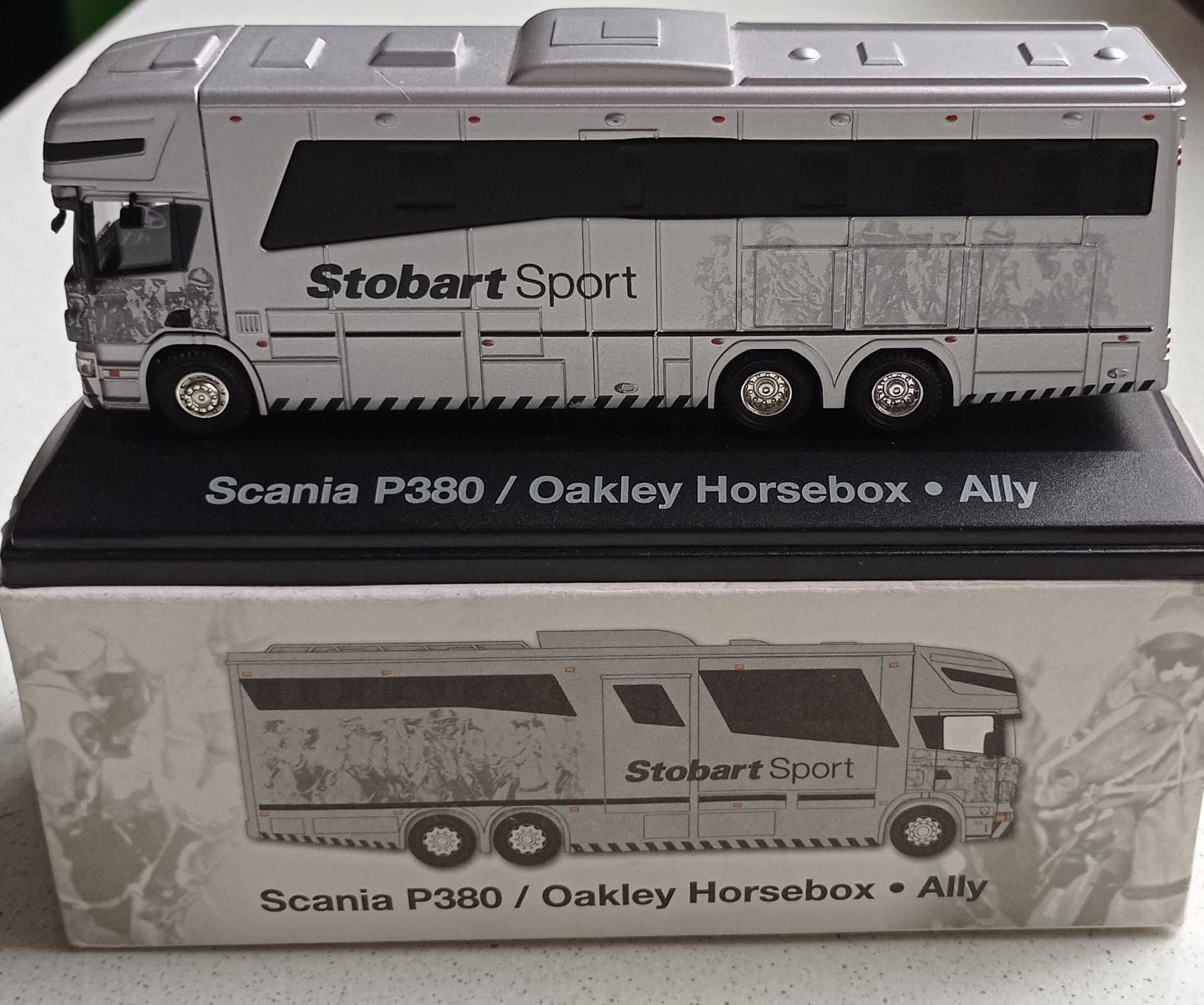 Модель грузовика Atlas  Scania P380 Oakley Horsebox - Stobart