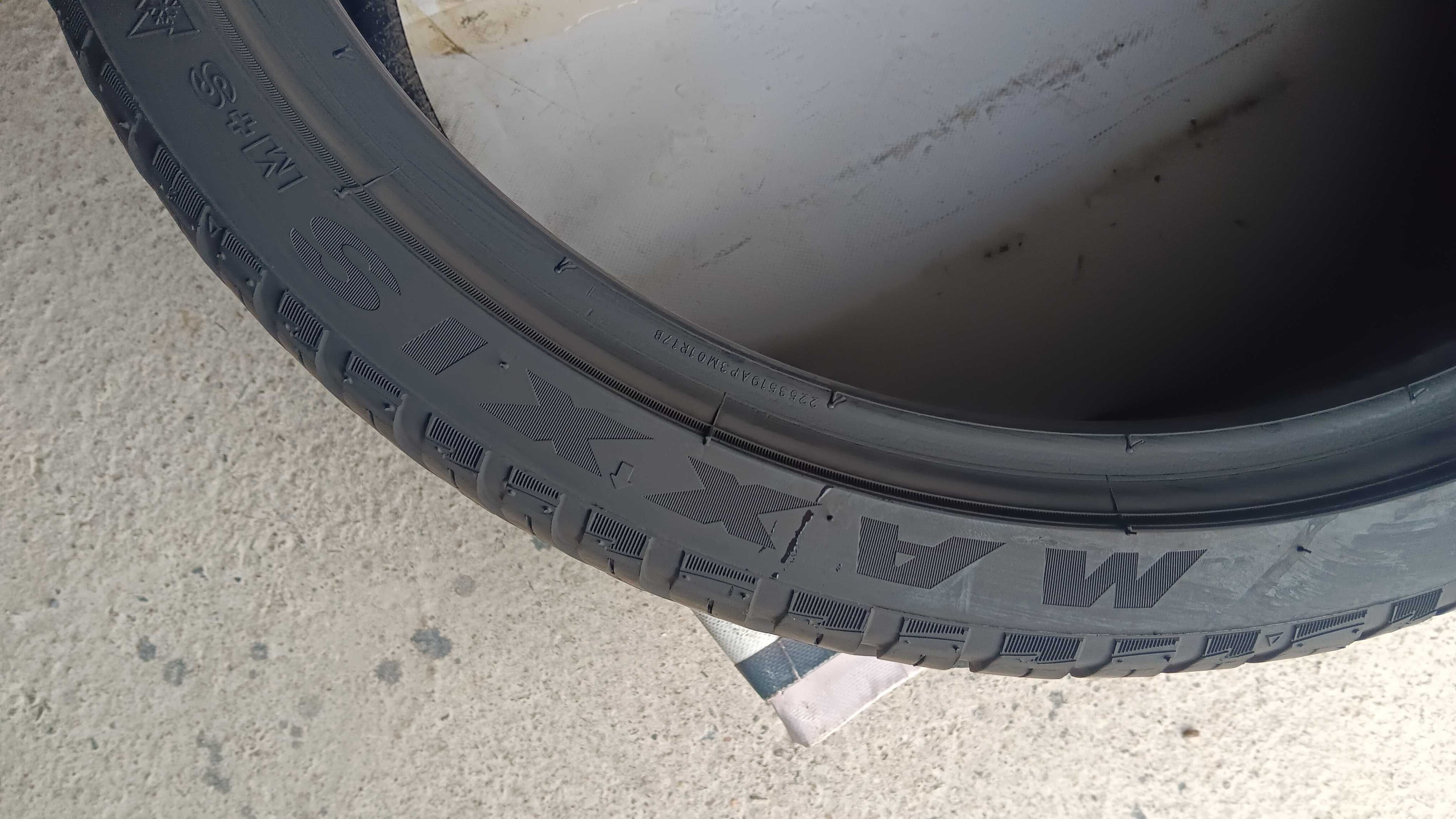225/35/19 Maxxis premitra