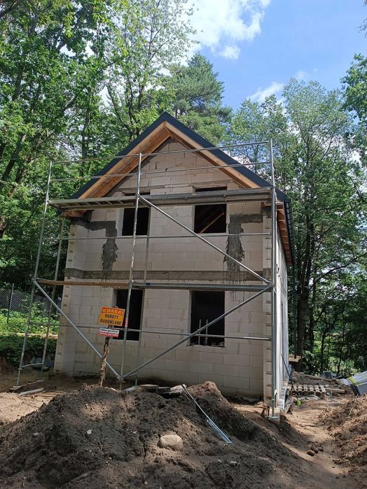 Wynajem rusztowania fasadowe plettac ramowe