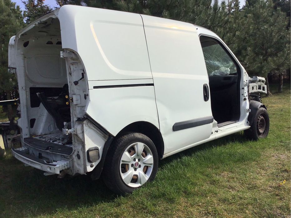 Fiat Doblo furgonetka 2-os. Części. Krótka paka