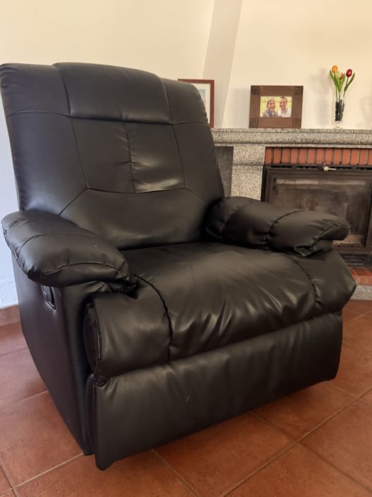 Poltrona articulada em preto